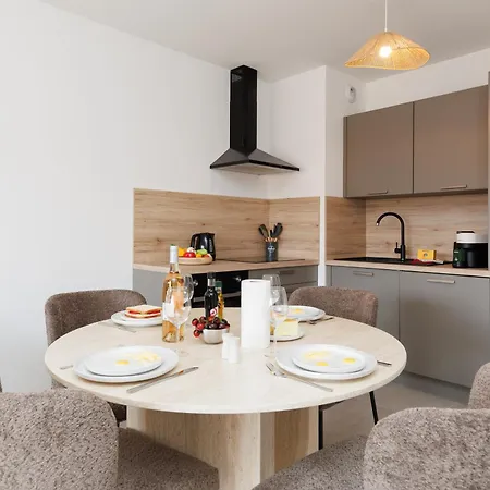 Apartment Feeries Provencales Yourhosthelper Grimaud