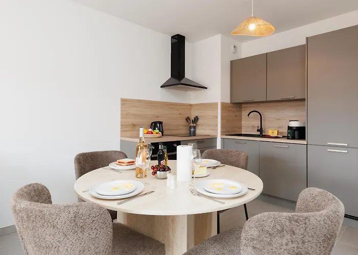 Apartment Feeries Provencales Yourhosthelper Grimaud